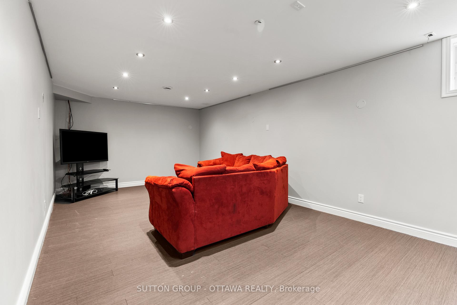 Photo 10 of 236 Colbert Crescent, Ottawa, Ridgemont — HOMEH