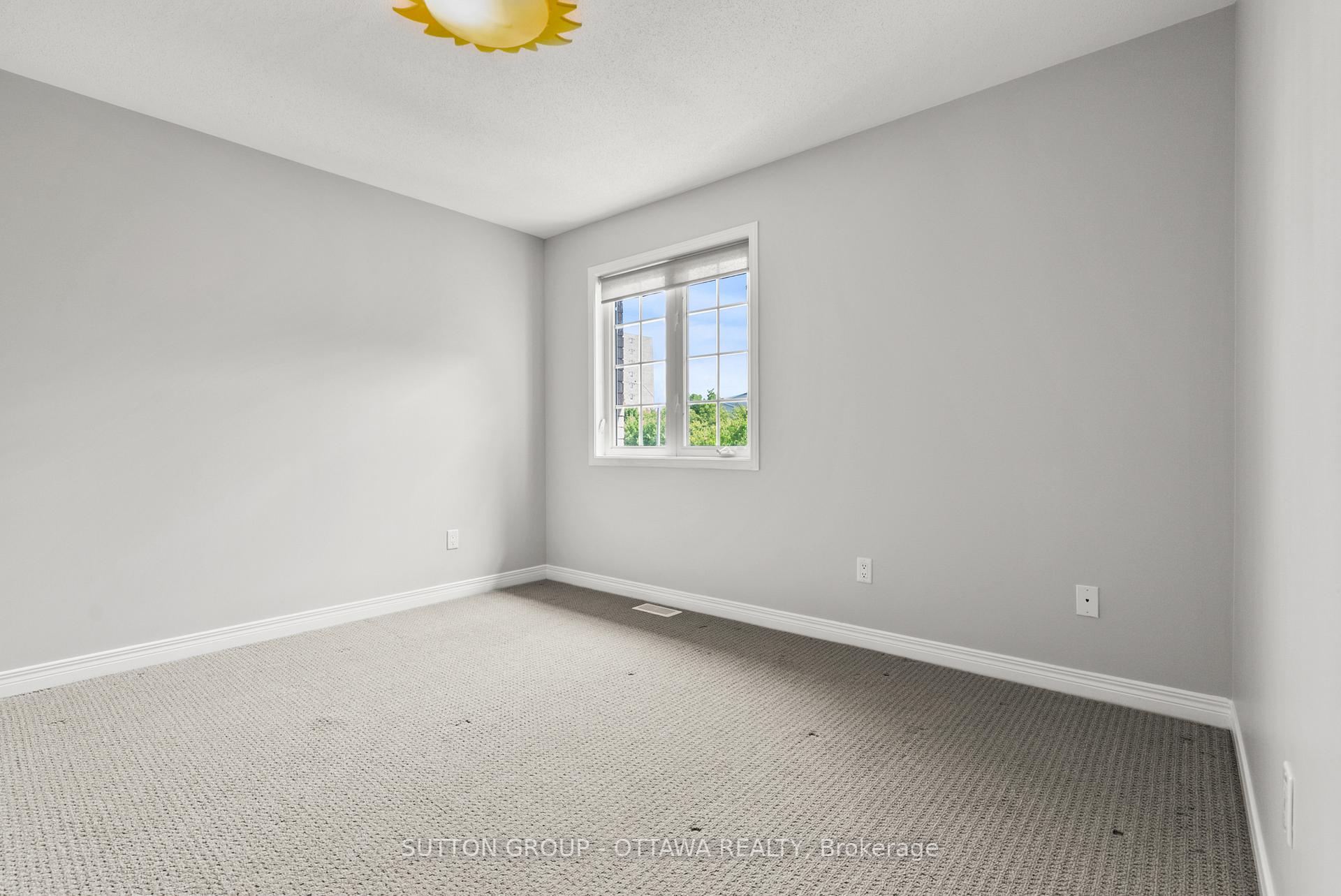 Photo 15 of 236 Colbert Crescent, Ottawa, Ridgemont — HOMEH