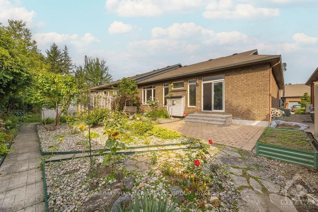 Photo 15 of 104 Bartlett, Ottawa, Hunt Club/Western Community — HOMEH