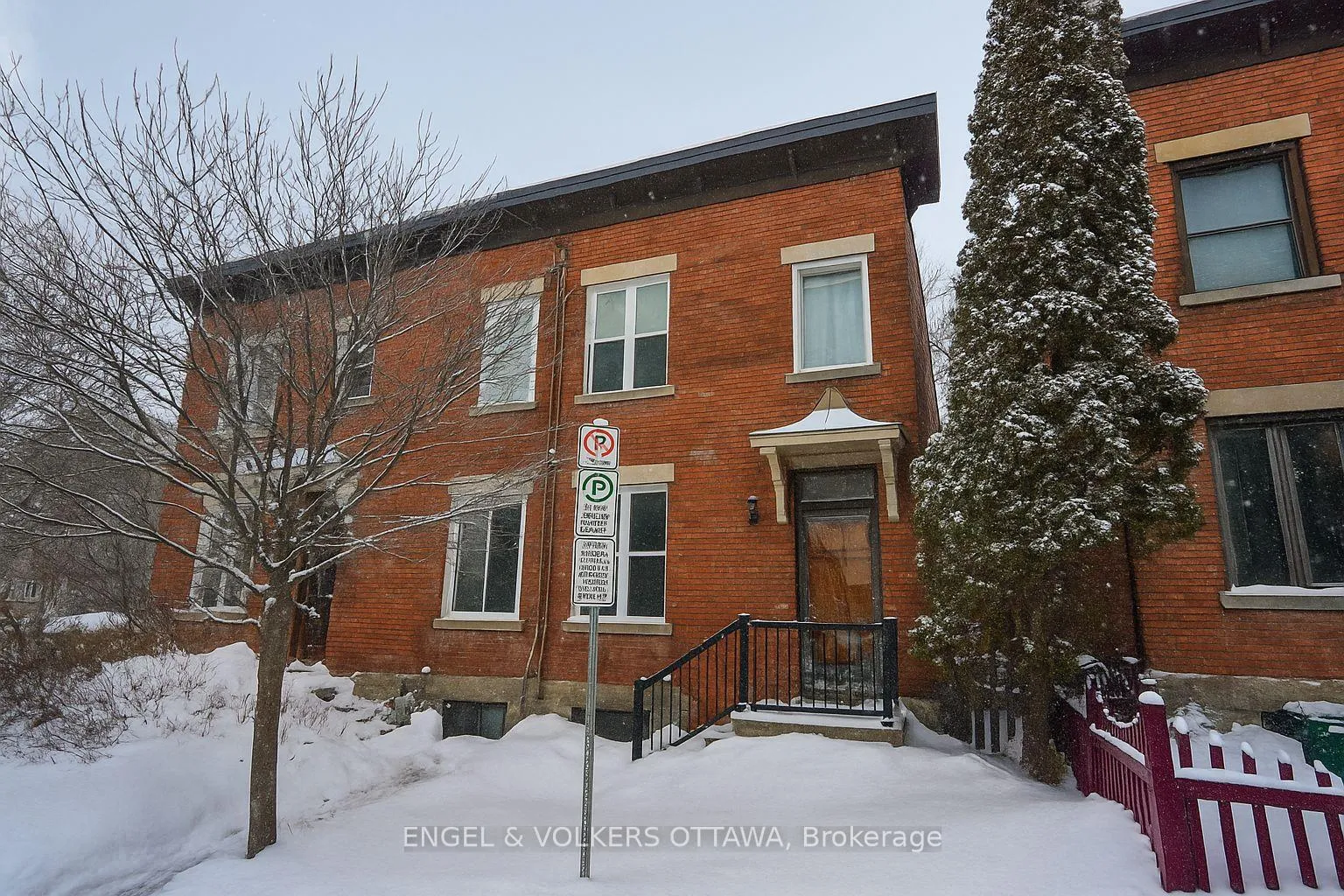 Front of 293 Somerset Street E