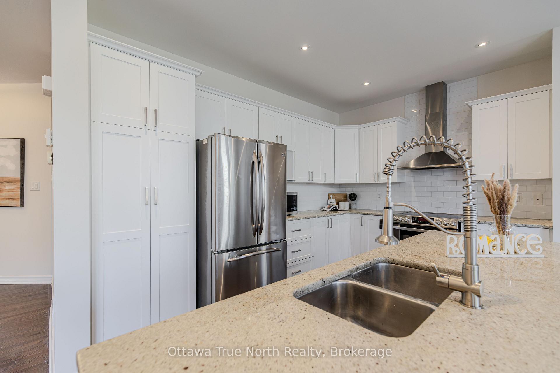 Photo 10 of 218 Keyrock Drive, Ottawa, Kanata - Kanata Lakes/Heritage Hills — HOMEH