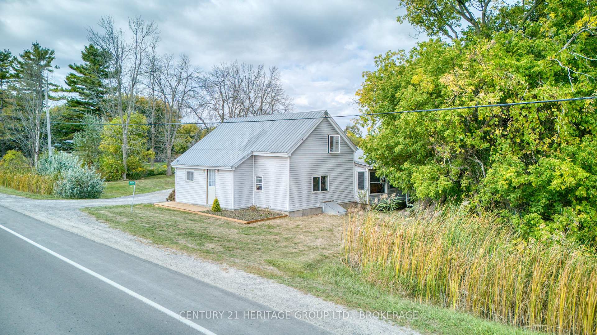 Photo 43 of 6913 County 2 Road, Loyalist, Lennox and Addington - South — HOMEH