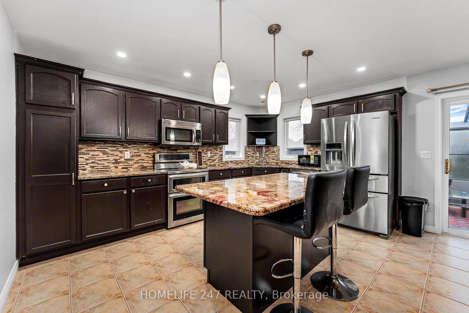 Photo 15 of 1119 Monarch Meadows Drive, Lakeshore, Emeryville — HOMEH