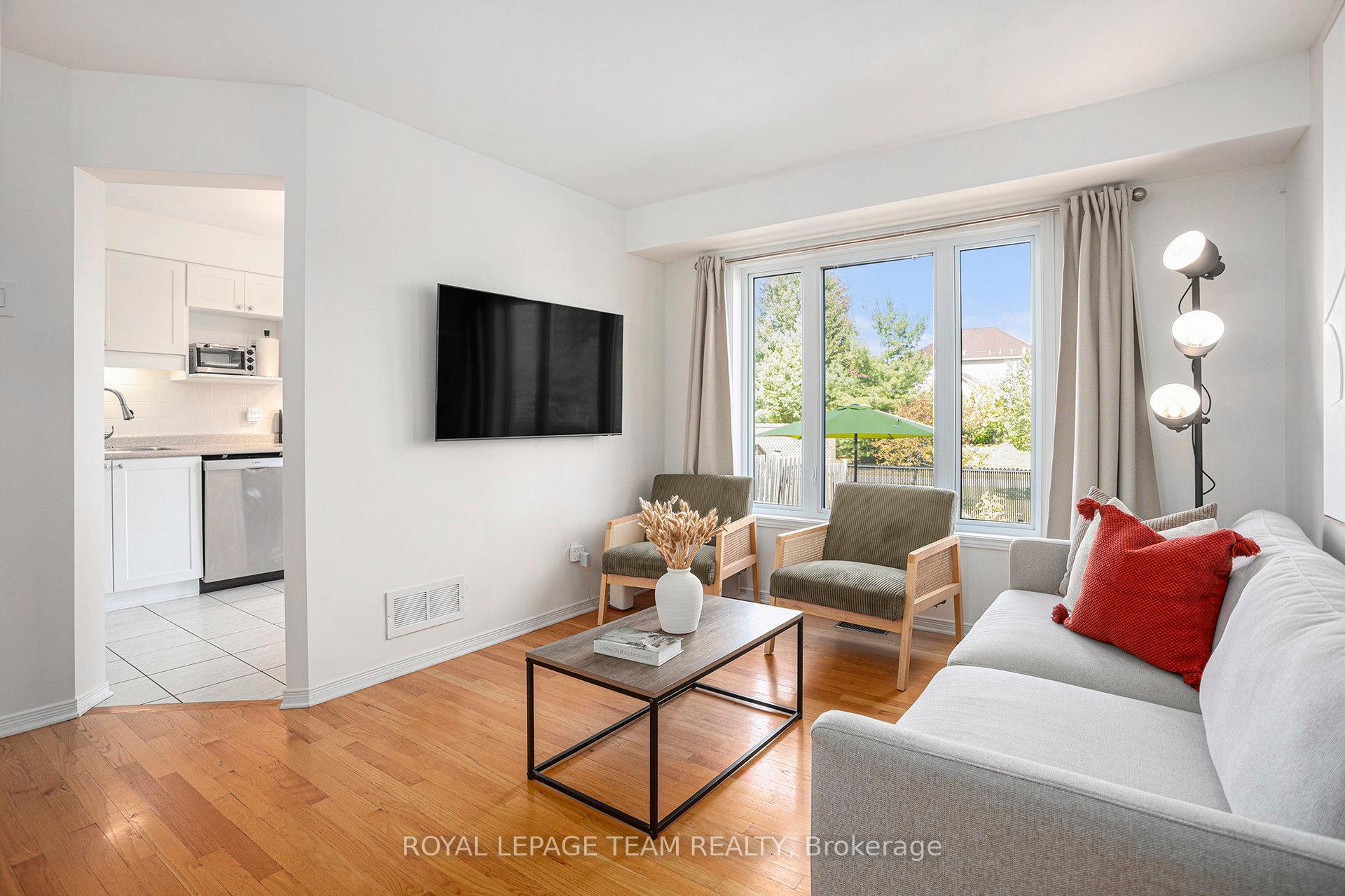 Photo 3 of 174 Colliston Crescent, Ottawa, Ridgemont — HOMEH