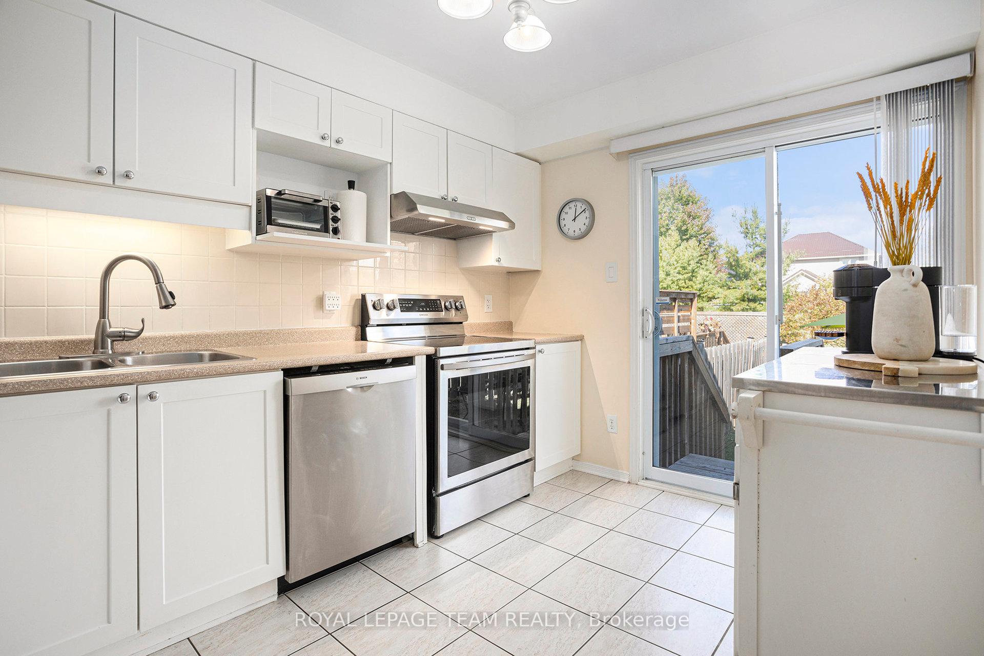 Photo 5 of 174 Colliston Crescent, Ottawa, Ridgemont — HOMEH