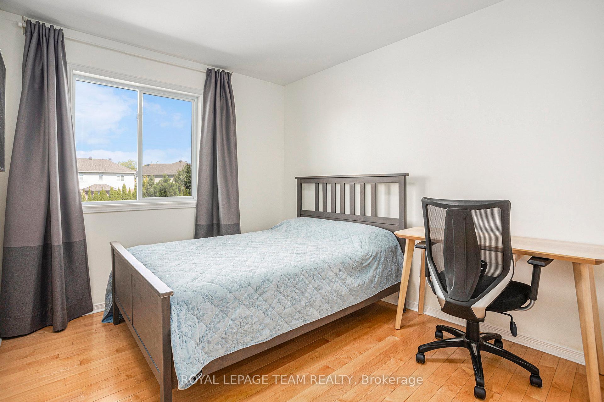Photo 9 of 174 Colliston Crescent, Ottawa, Ridgemont — HOMEH