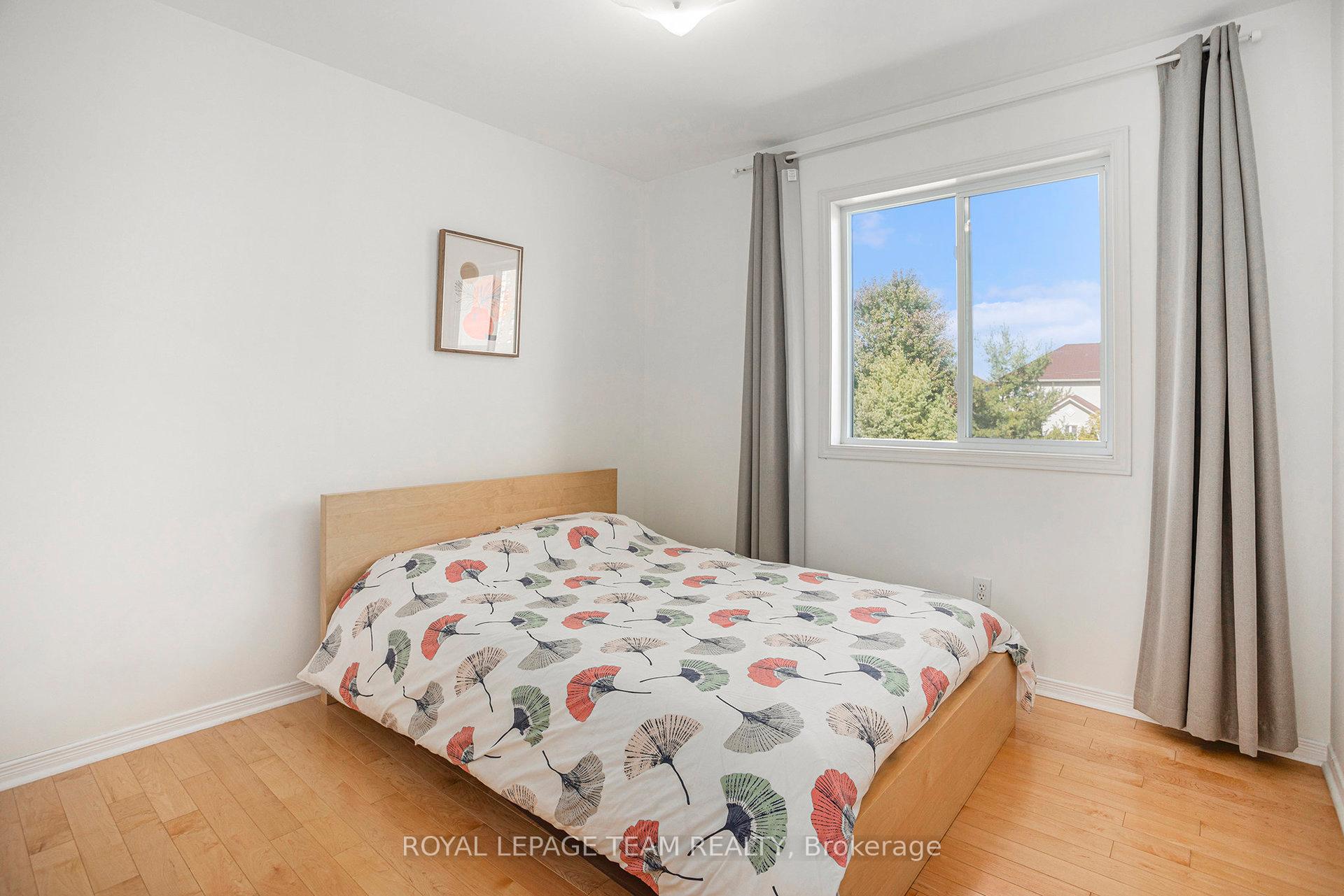 Photo 10 of 174 Colliston Crescent, Ottawa, Ridgemont — HOMEH