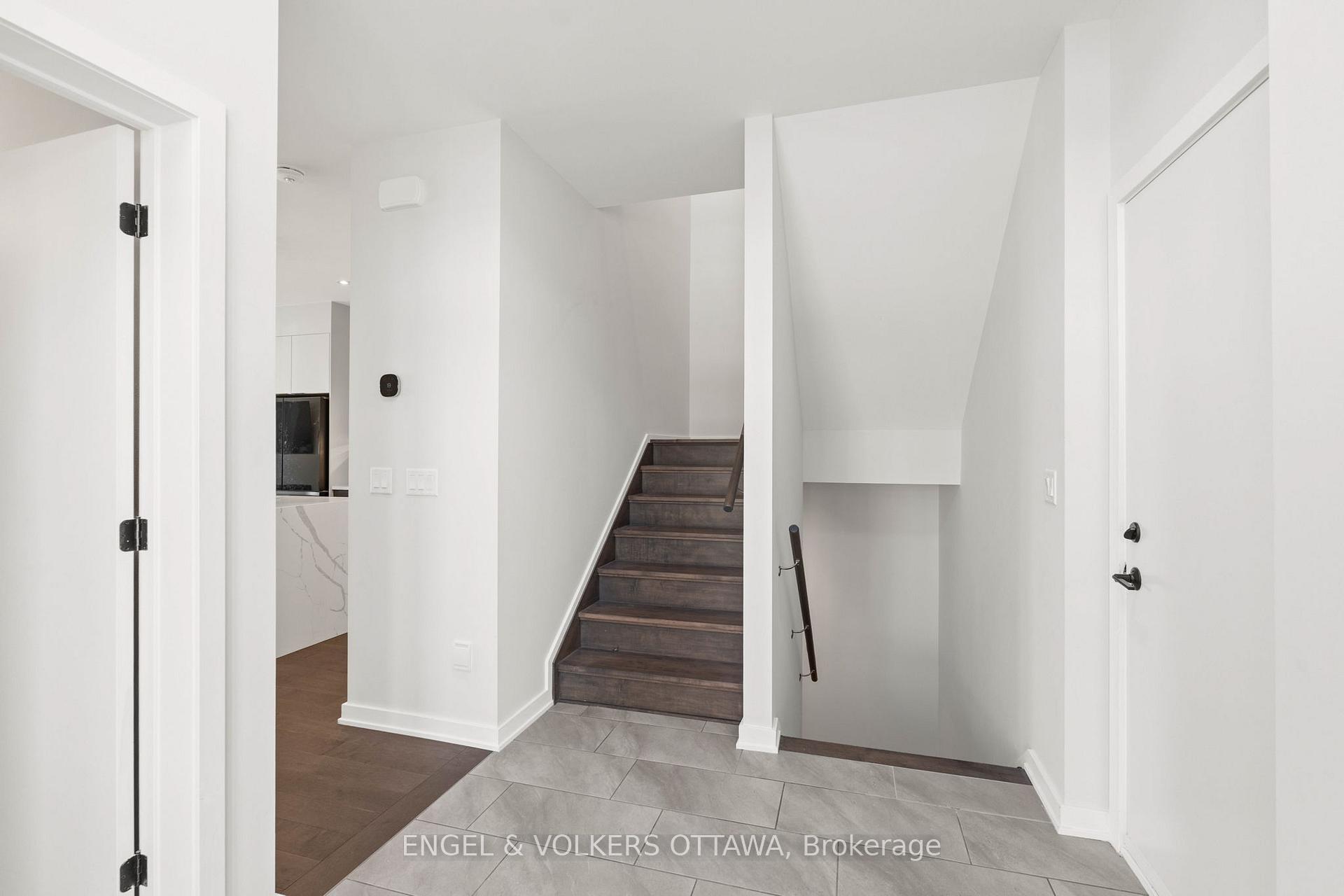 Photo 3 of 438 Trident Mews, Ottawa, Leitrim — HOMEH