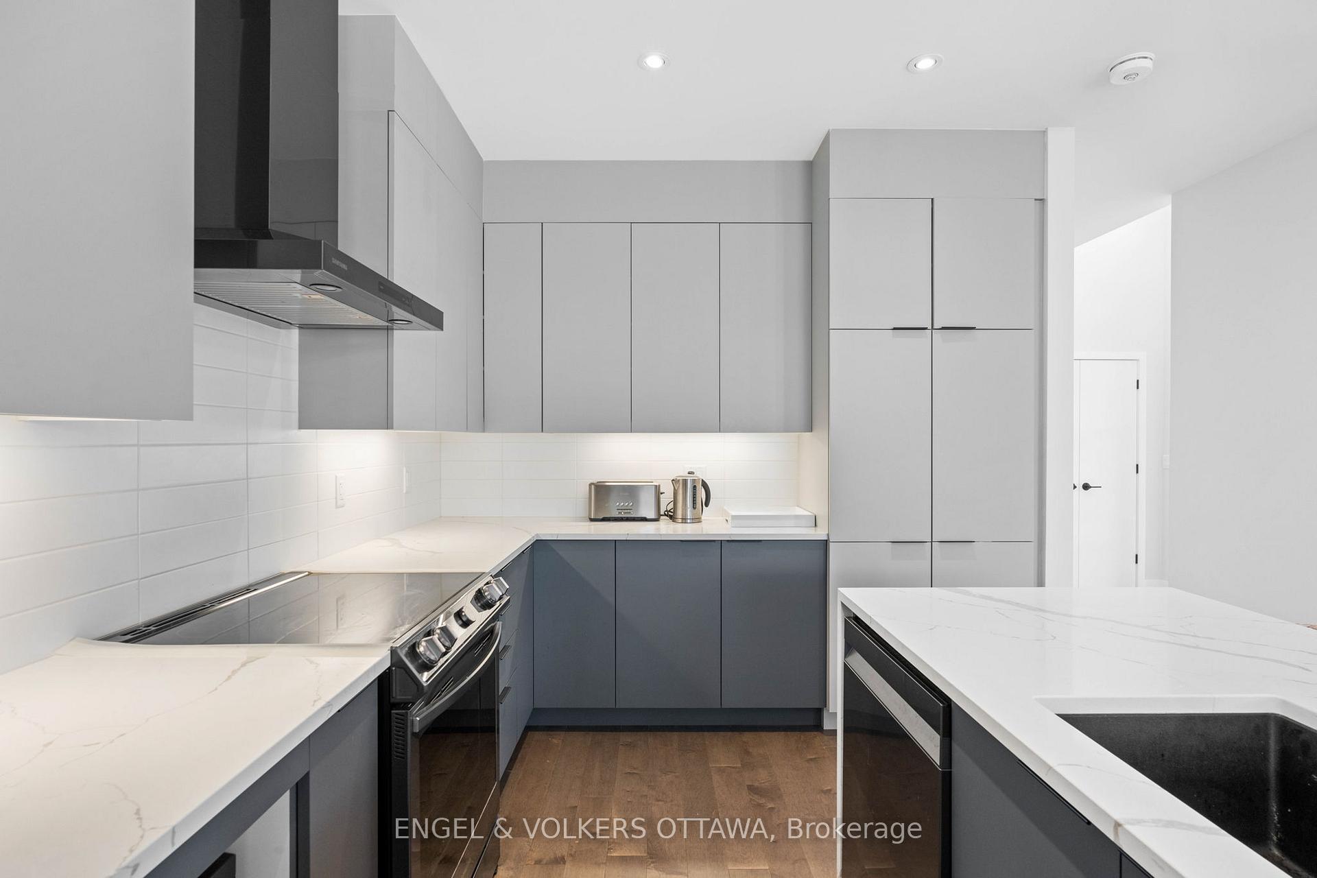 Photo 6 of 438 Trident Mews, Ottawa, Leitrim — HOMEH