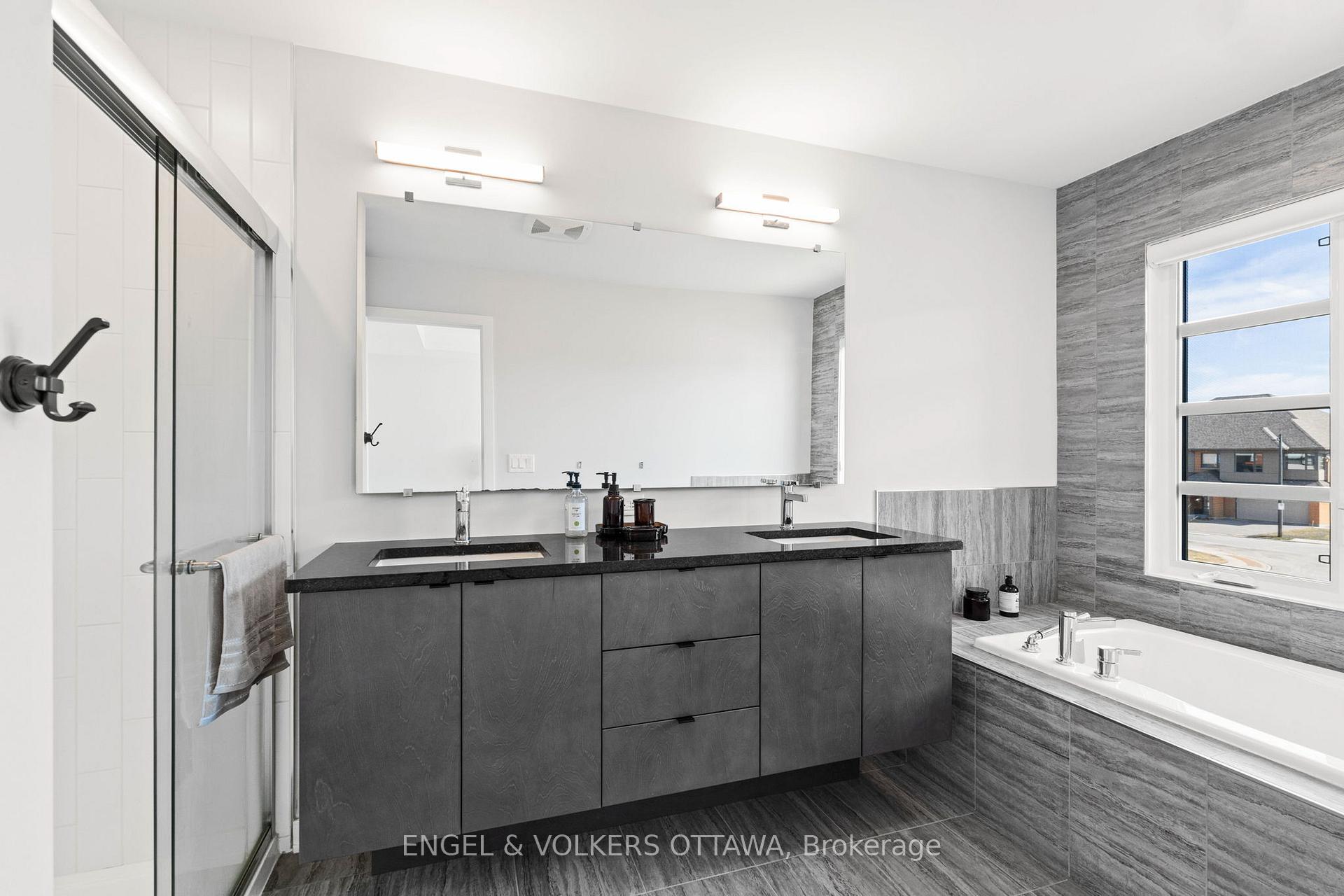 Photo 17 of 438 Trident Mews, Ottawa, Leitrim — HOMEH
