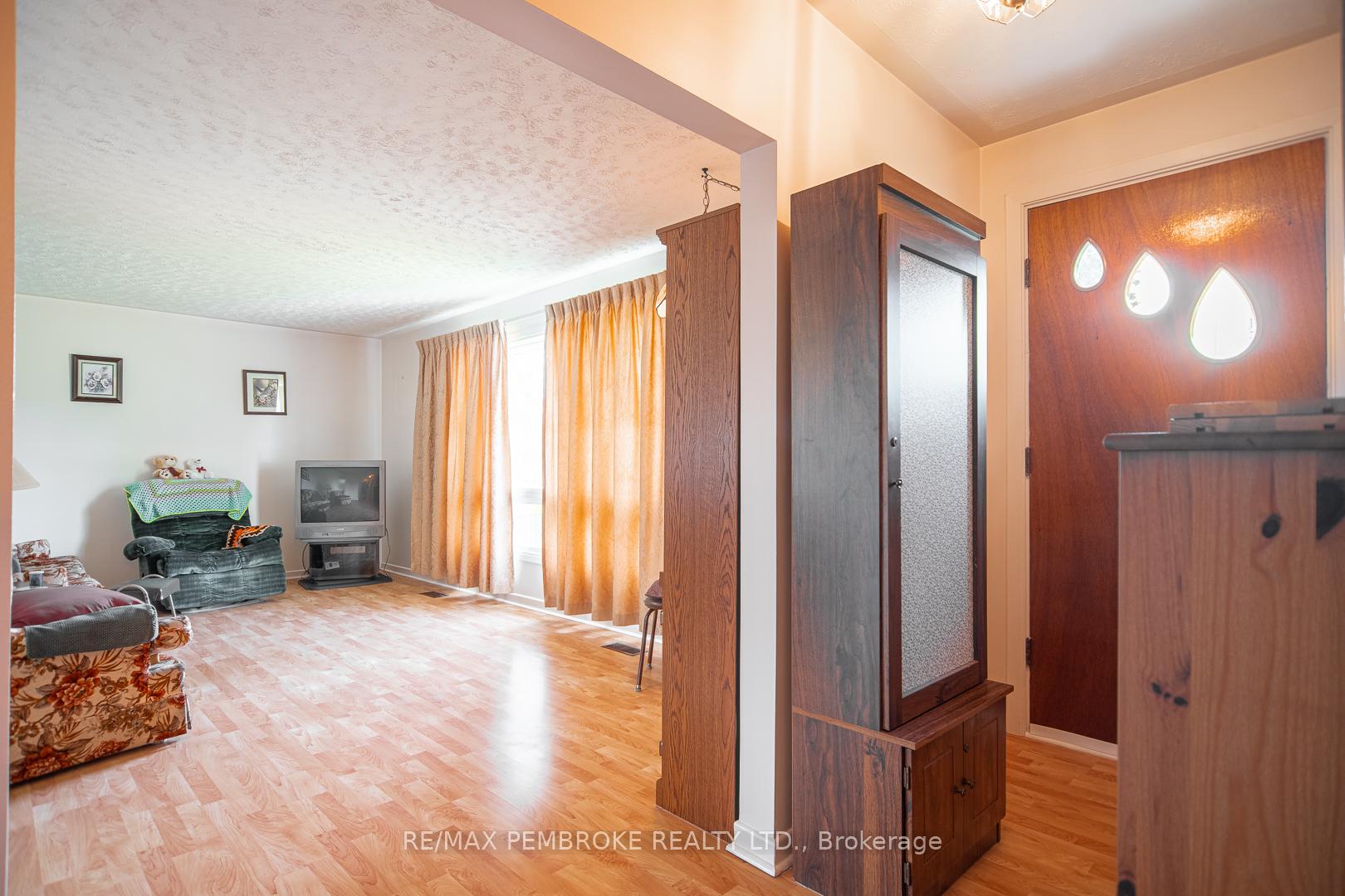 Photo 12 of 187 Sandy Beach Road, Laurentian Valley — HOMEH