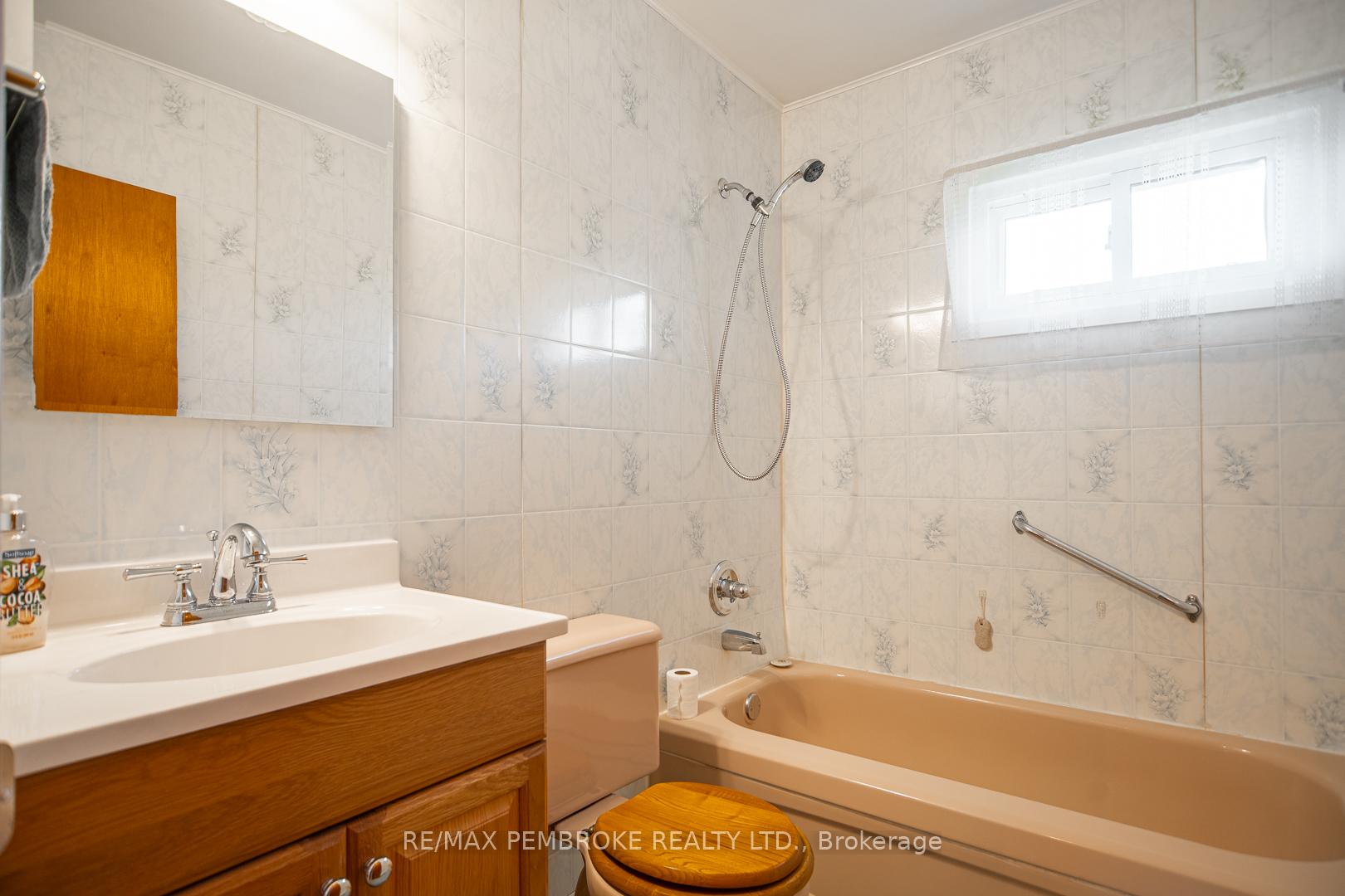 Photo 18 of 187 Sandy Beach Road, Laurentian Valley — HOMEH