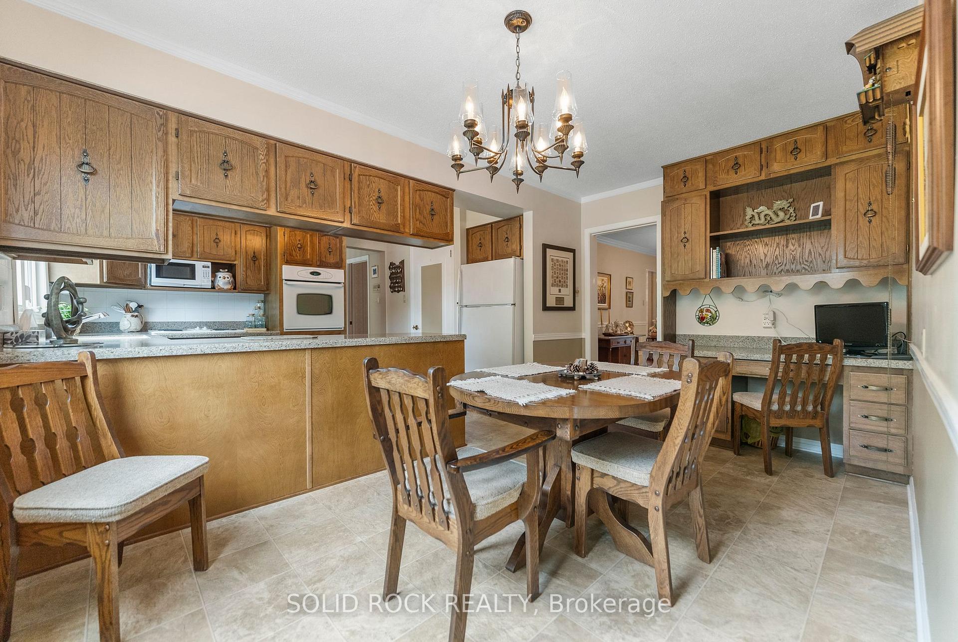 Photo 14 of 18 Royal Hunt Court, Ottawa, Hunt Club — HOMEH