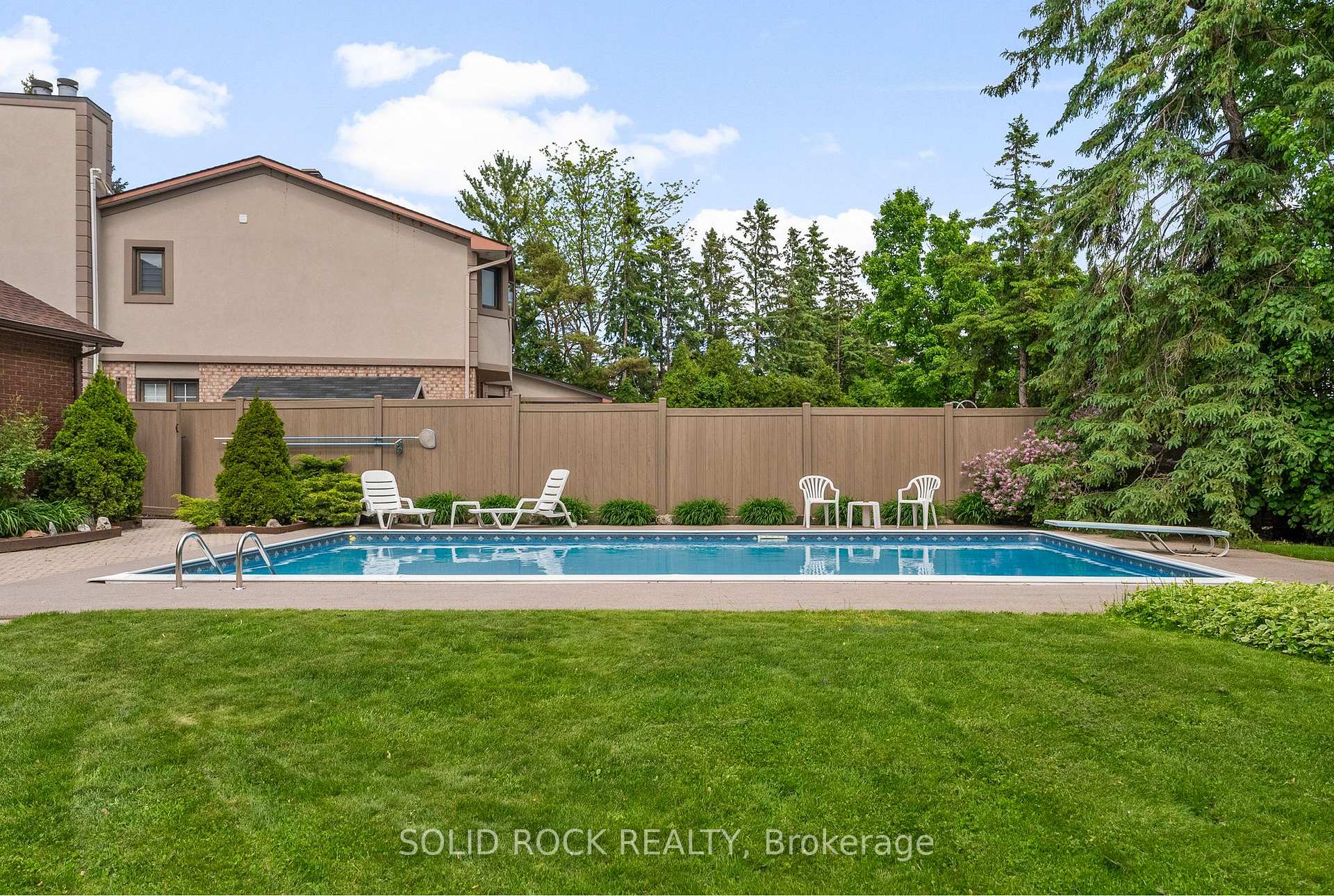 Photo 43 of 18 Royal Hunt Court, Ottawa, Hunt Club — HOMEH