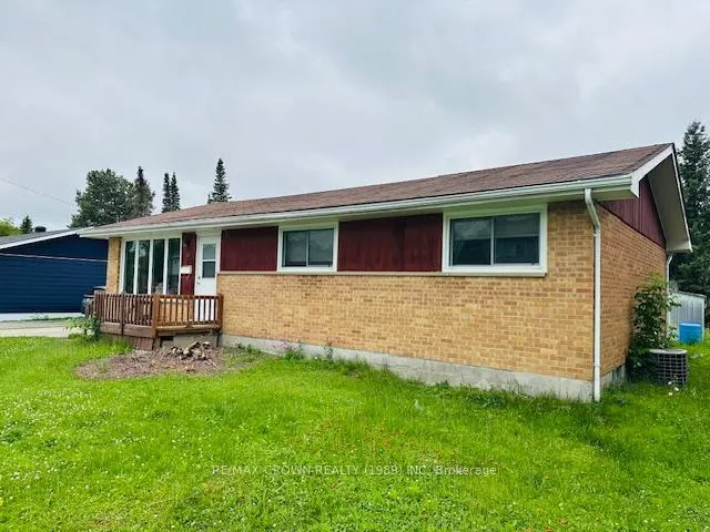 Photo 4 of 12 Winnipeg Street, Kapuskasing — HOMEH