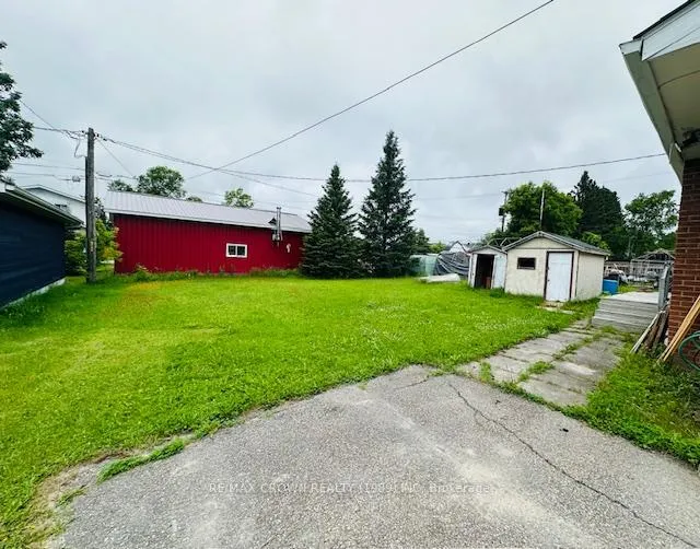 Photo 5 of 12 Winnipeg Street, Kapuskasing — HOMEH