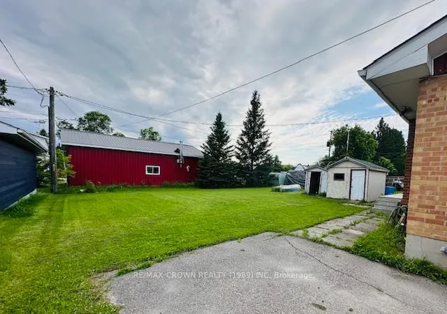 Photo 6 of 12 Winnipeg Street, Kapuskasing — HOMEH