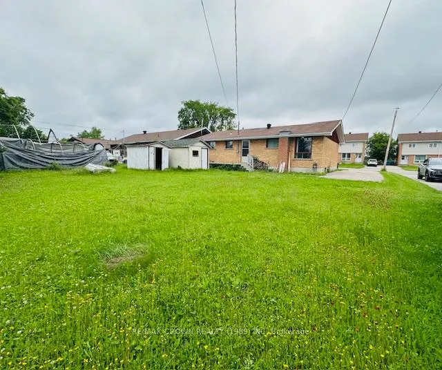 Photo 7 of 12 Winnipeg Street, Kapuskasing — HOMEH