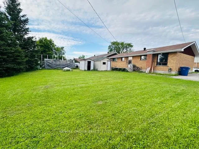 Photo 8 of 12 Winnipeg Street, Kapuskasing — HOMEH