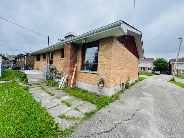 Photo 11 of 12 Winnipeg Street, Kapuskasing — HOMEH