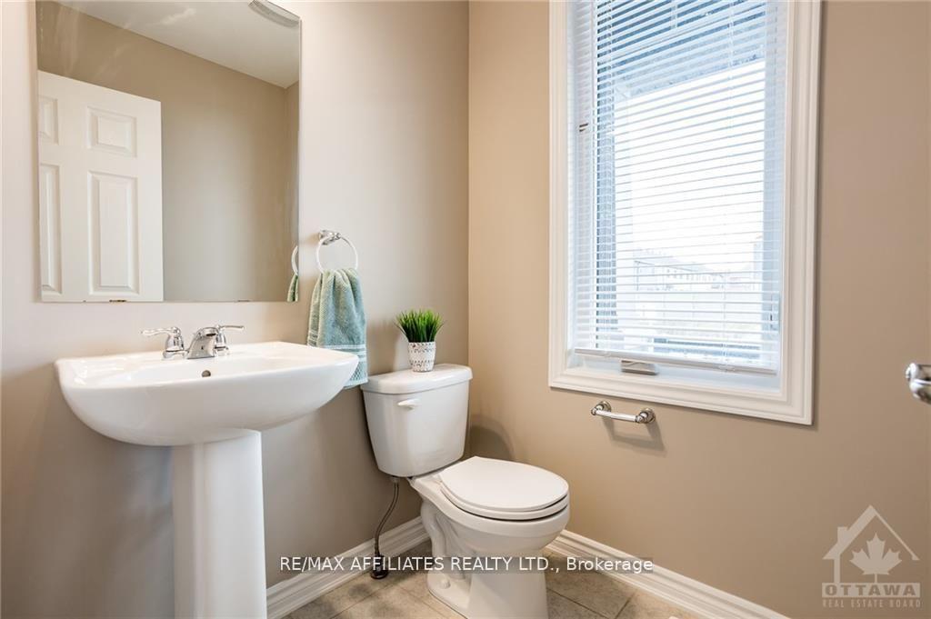 Photo 3 of 226 Cranesbill Road, Ottawa, Kanata - Emerald Meadows/Trailwest — HOMEH