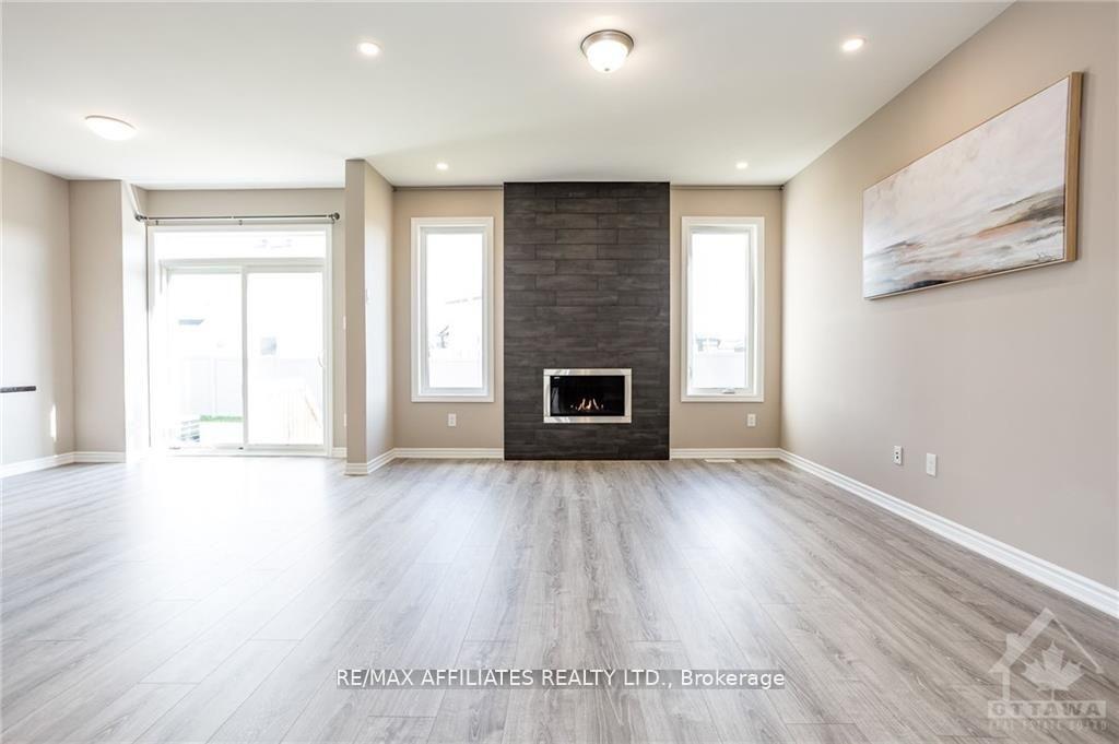 Photo 5 of 226 Cranesbill Road, Ottawa, Kanata - Emerald Meadows/Trailwest — HOMEH