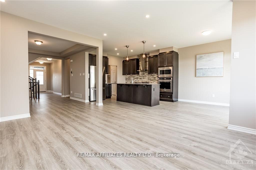 Photo 7 of 226 Cranesbill Road, Ottawa, Kanata - Emerald Meadows/Trailwest — HOMEH