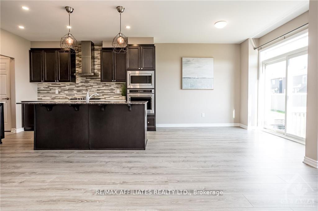 Photo 8 of 226 Cranesbill Road, Ottawa, Kanata - Emerald Meadows/Trailwest — HOMEH