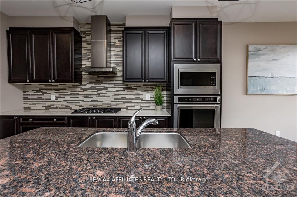 Photo 10 of 226 Cranesbill Road, Ottawa, Kanata - Emerald Meadows/Trailwest — HOMEH