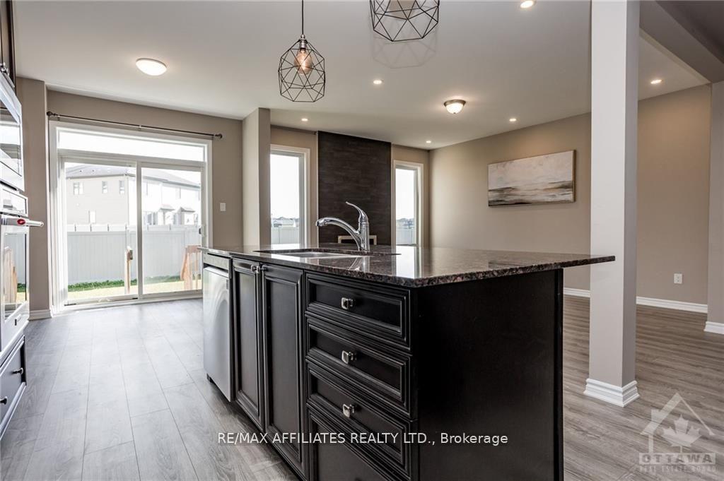 Photo 12 of 226 Cranesbill Road, Ottawa, Kanata - Emerald Meadows/Trailwest — HOMEH