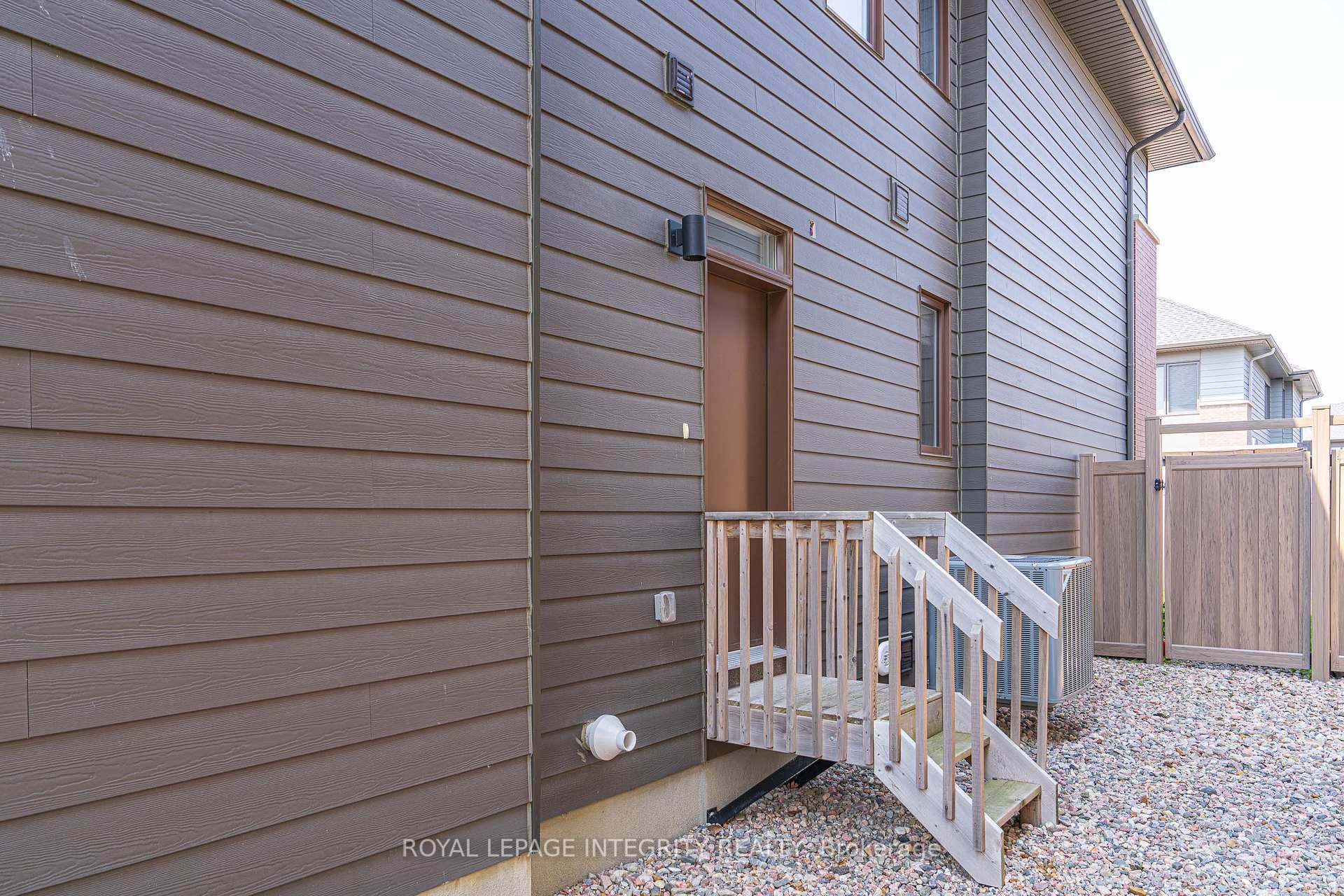 Photo 24 of 925 Islington Way, Ottawa, Leitrim — HOMEH