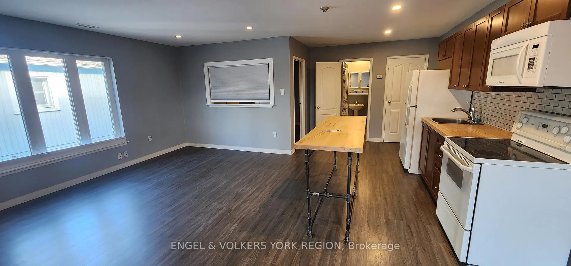 Photo 3 of Unit B, 6 Queen Street, Innisfil, Cookstown — HOMEH