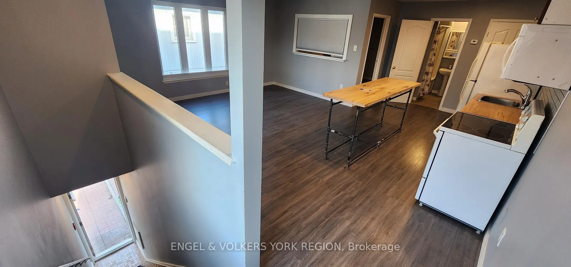 Photo 4 of Unit B, 6 Queen Street, Innisfil, Cookstown — HOMEH