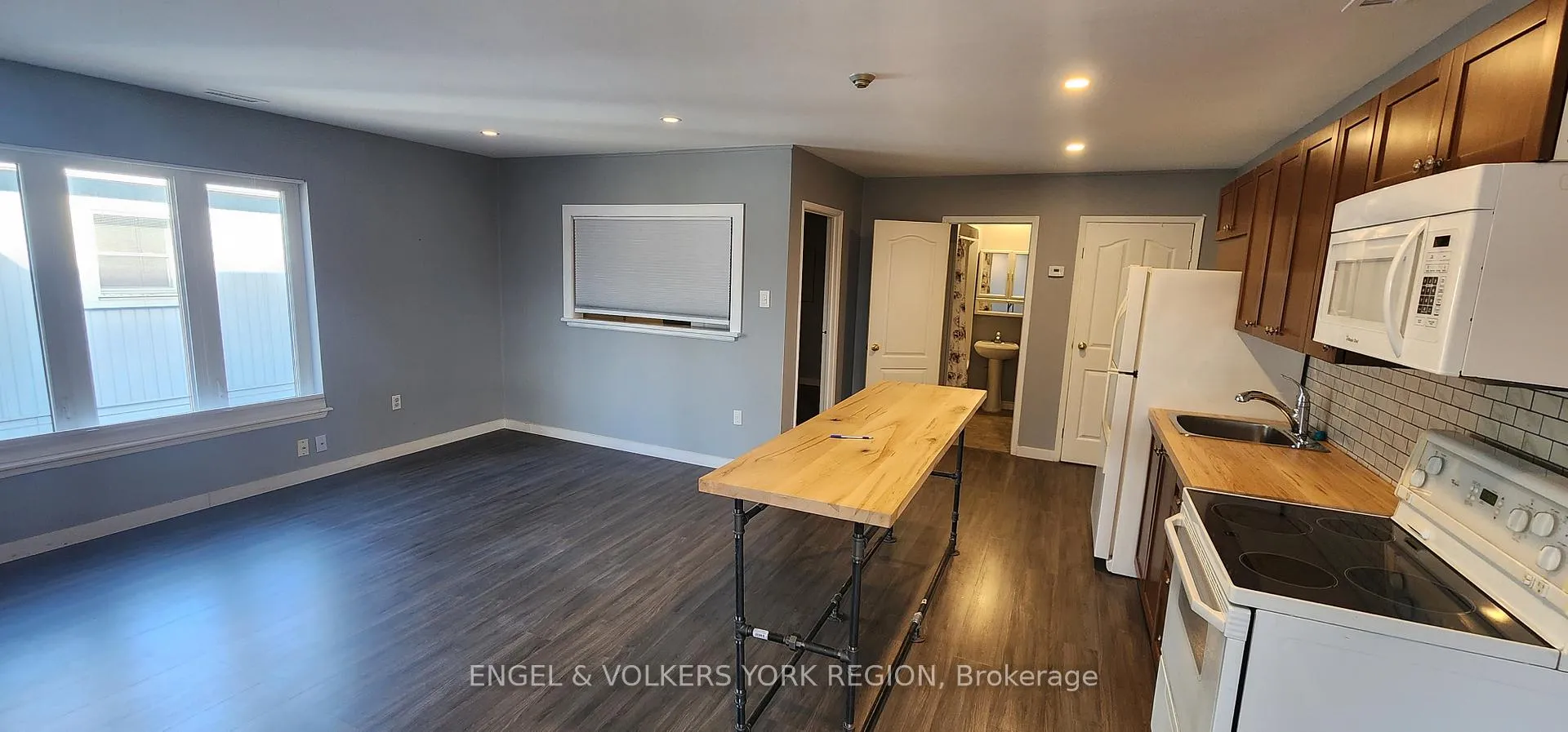 Photo 5 of Unit B, 6 Queen Street, Innisfil, Cookstown — HOMEH