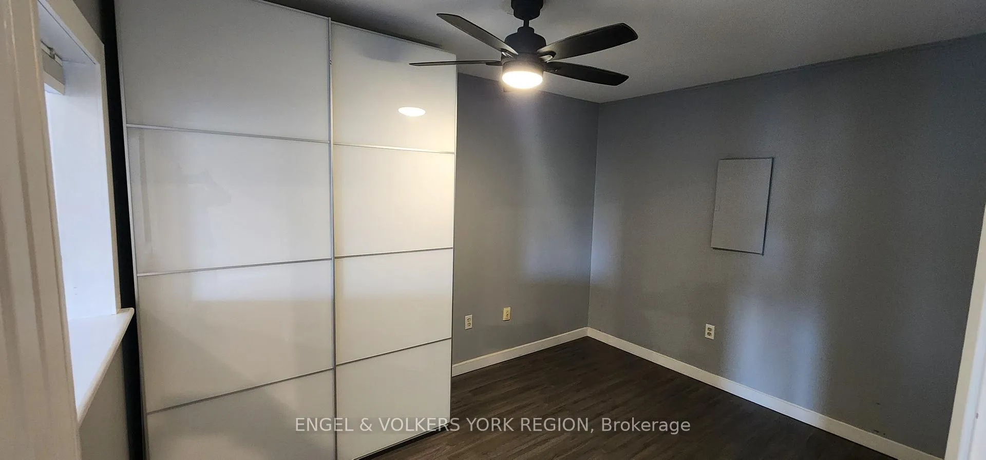 Photo 6 of Unit B, 6 Queen Street, Innisfil, Cookstown — HOMEH