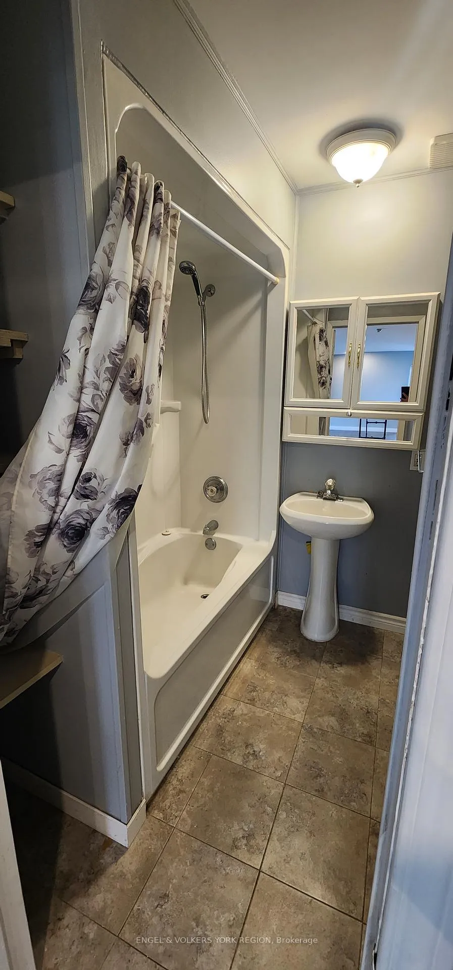 Photo 7 of Unit B, 6 Queen Street, Innisfil, Cookstown — HOMEH
