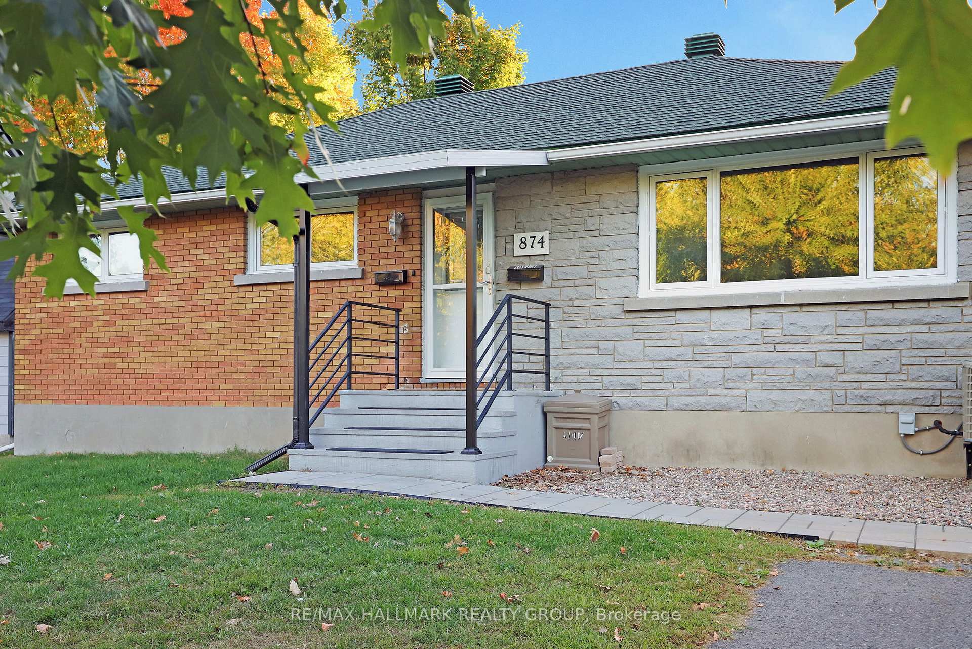 Photo 3 of Unit 1, 874 Rex Avenue, Ottawa, McKellar Heights — HOMEH