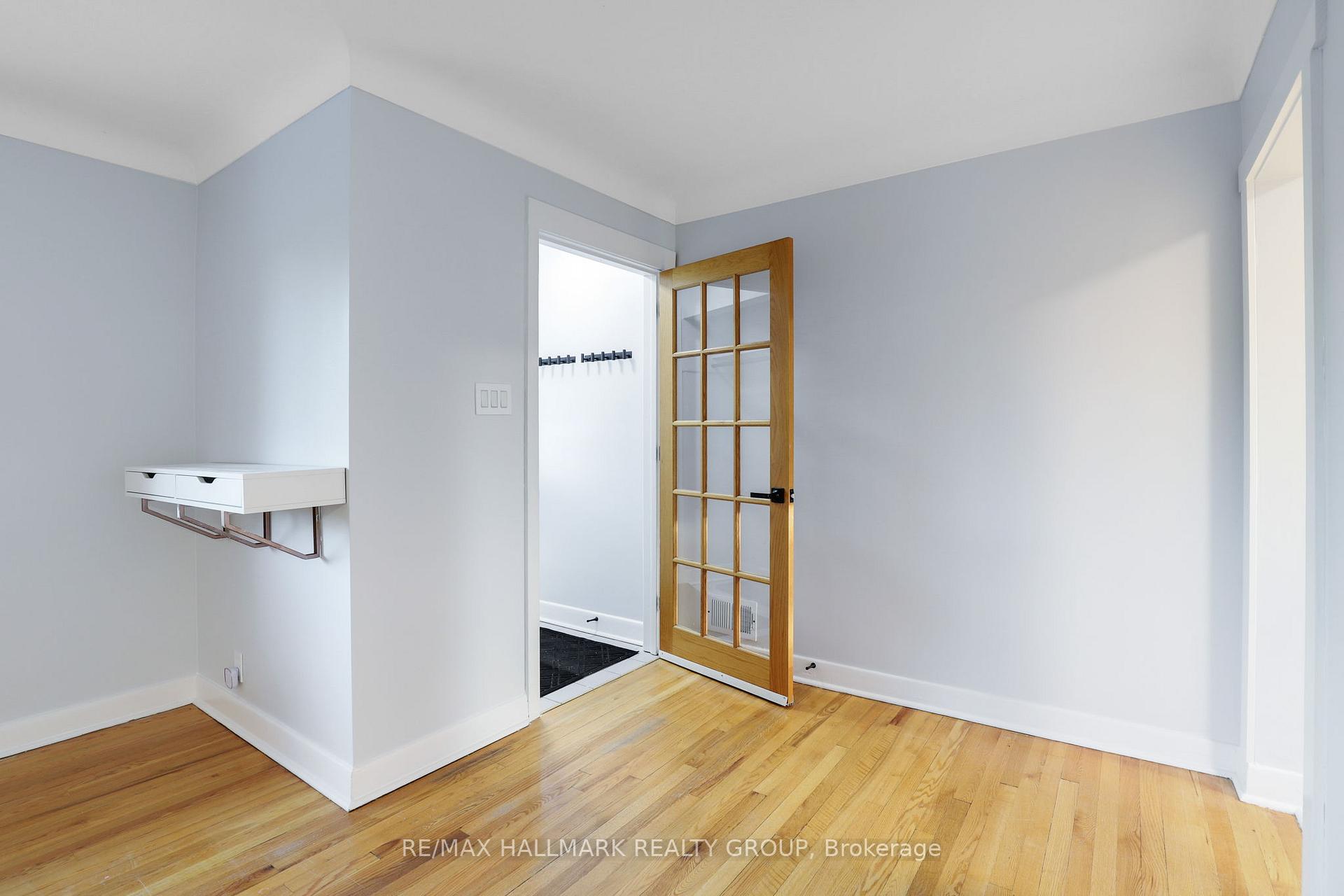 Photo 5 of Unit 1, 874 Rex Avenue, Ottawa, McKellar Heights — HOMEH