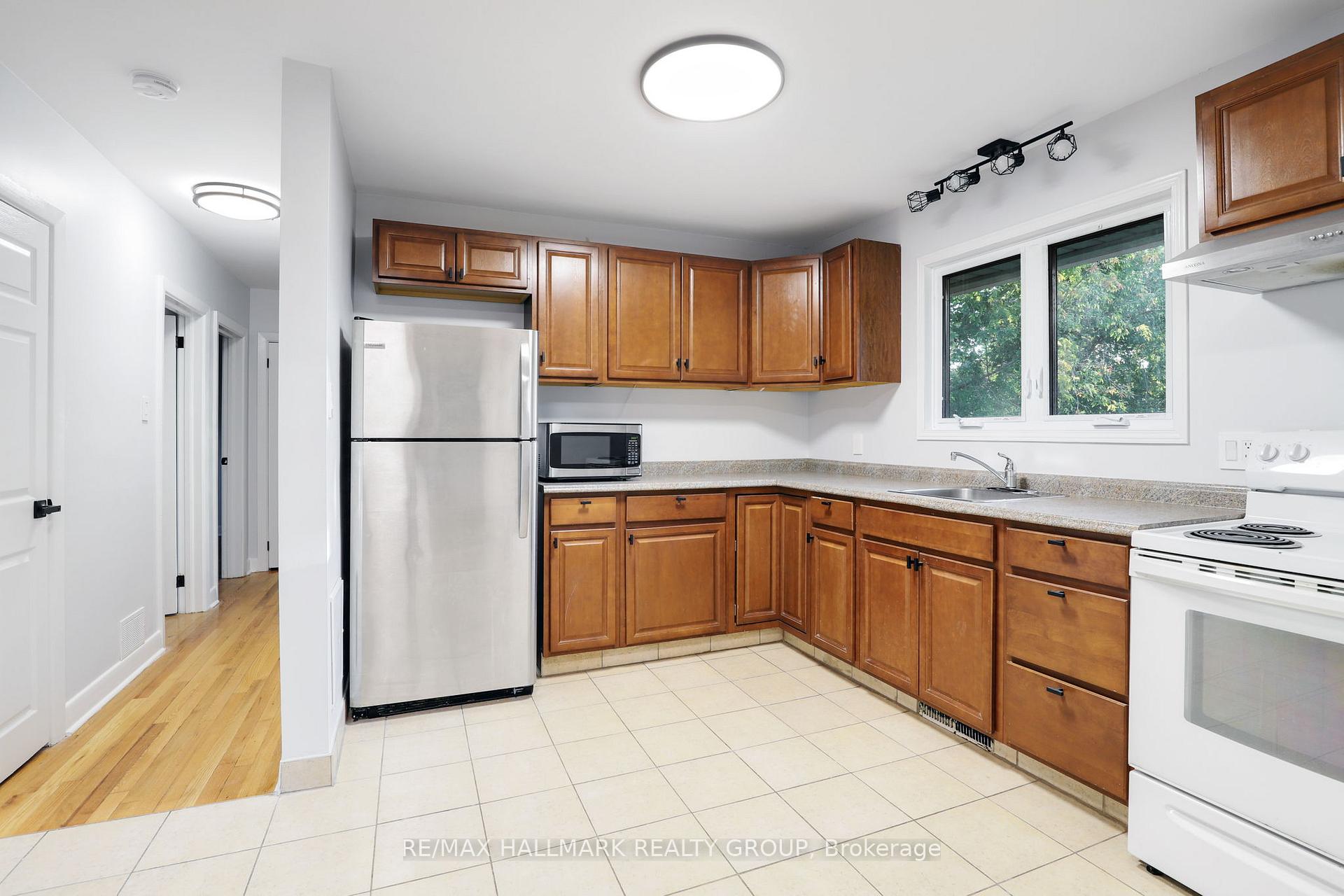 Photo 10 of Unit 1, 874 Rex Avenue, Ottawa, McKellar Heights — HOMEH