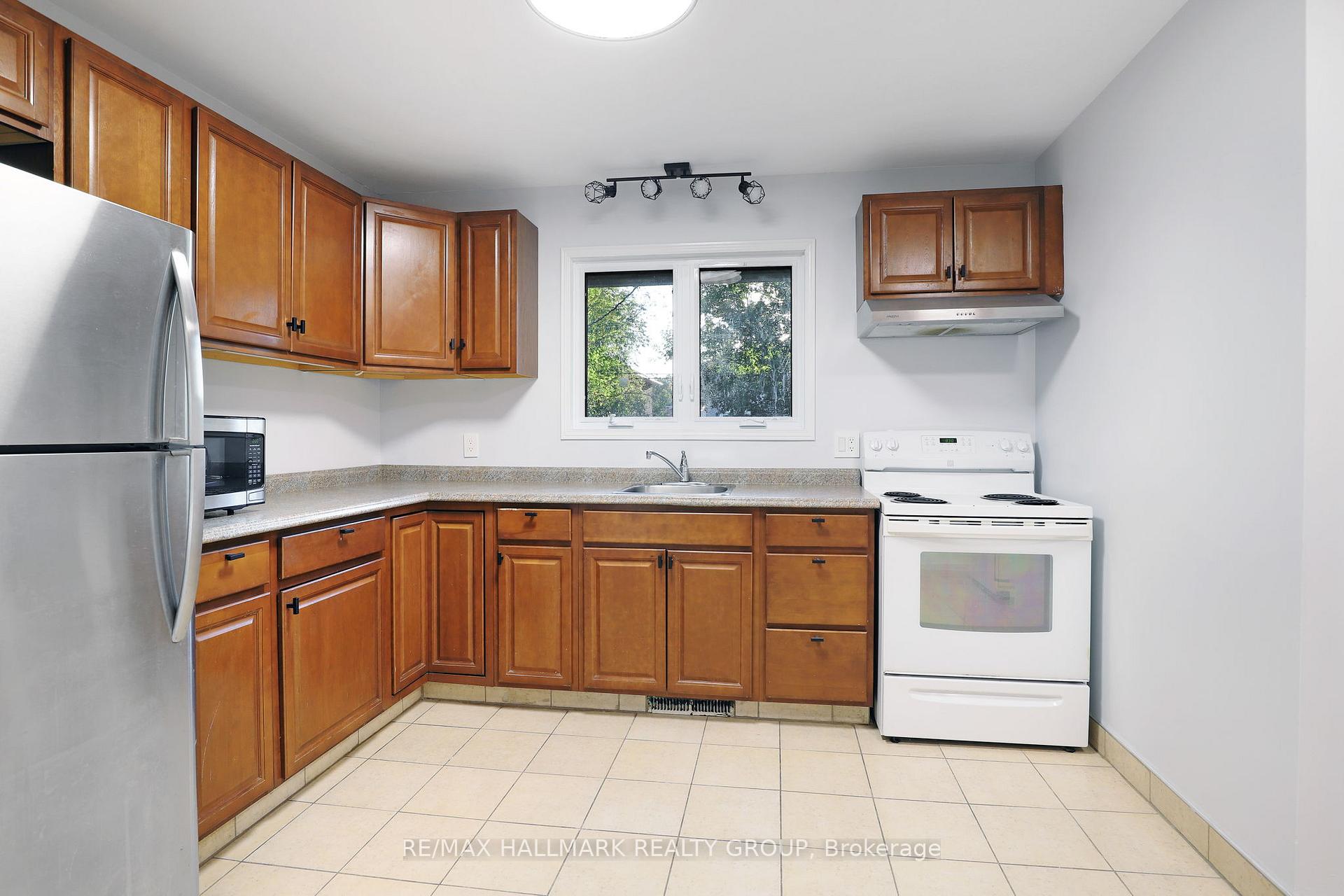 Photo 11 of Unit 1, 874 Rex Avenue, Ottawa, McKellar Heights — HOMEH