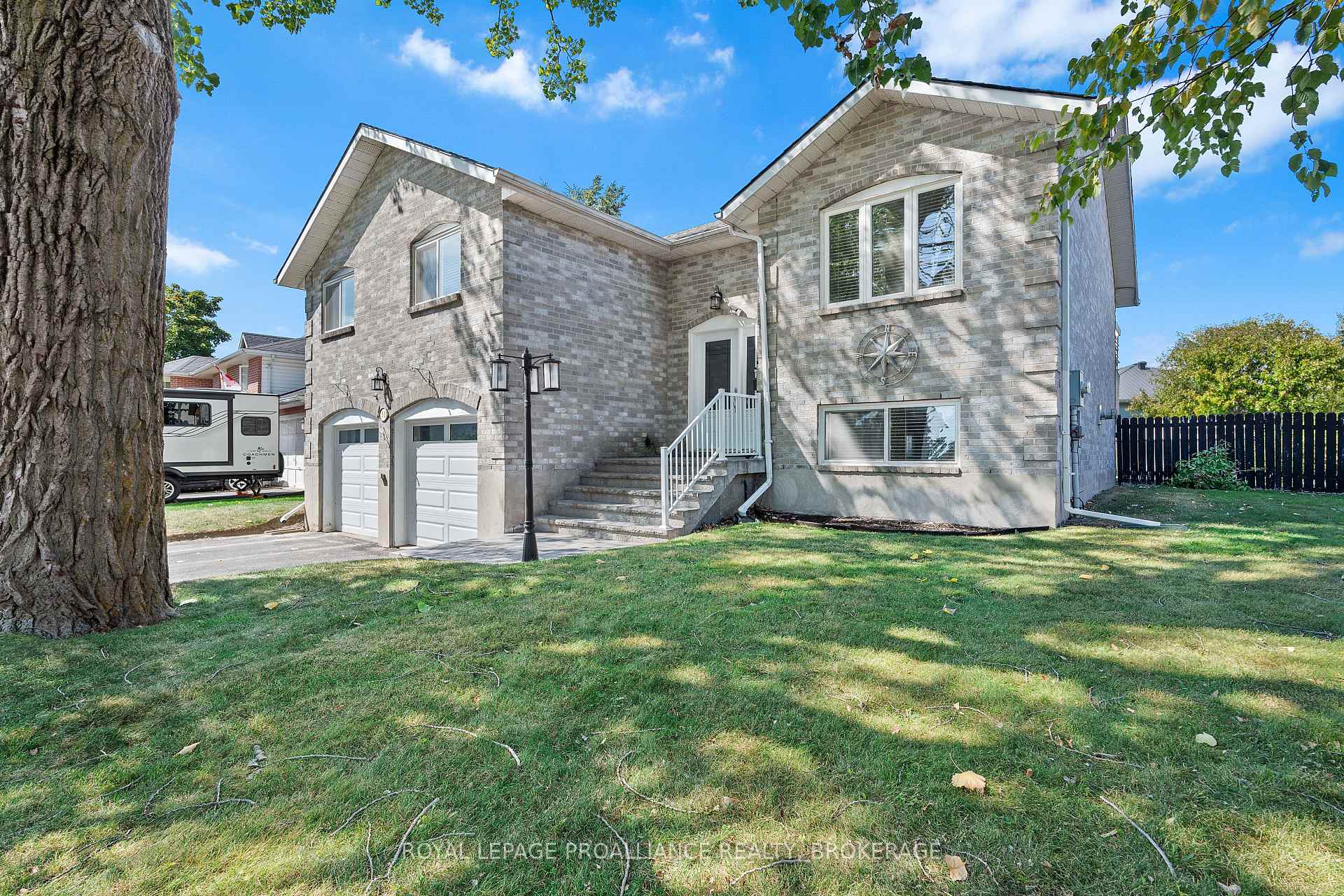 Photo 1 of 50 Davey Crescent, Loyalist, Amherstview — HOMEH