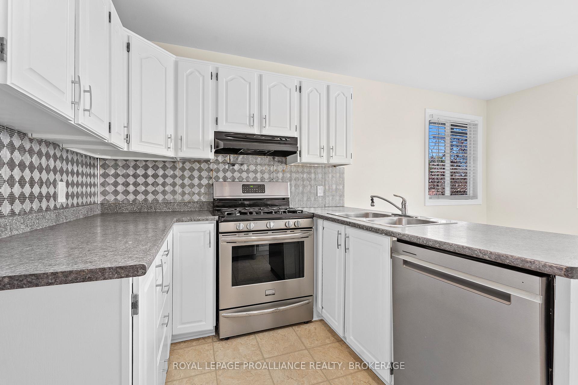 Photo 8 of 50 Davey Crescent, Loyalist, Amherstview — HOMEH
