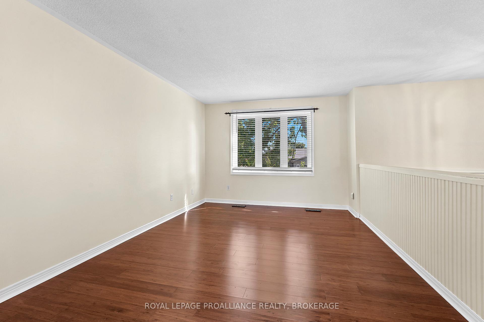 Photo 15 of 50 Davey Crescent, Loyalist, Amherstview — HOMEH