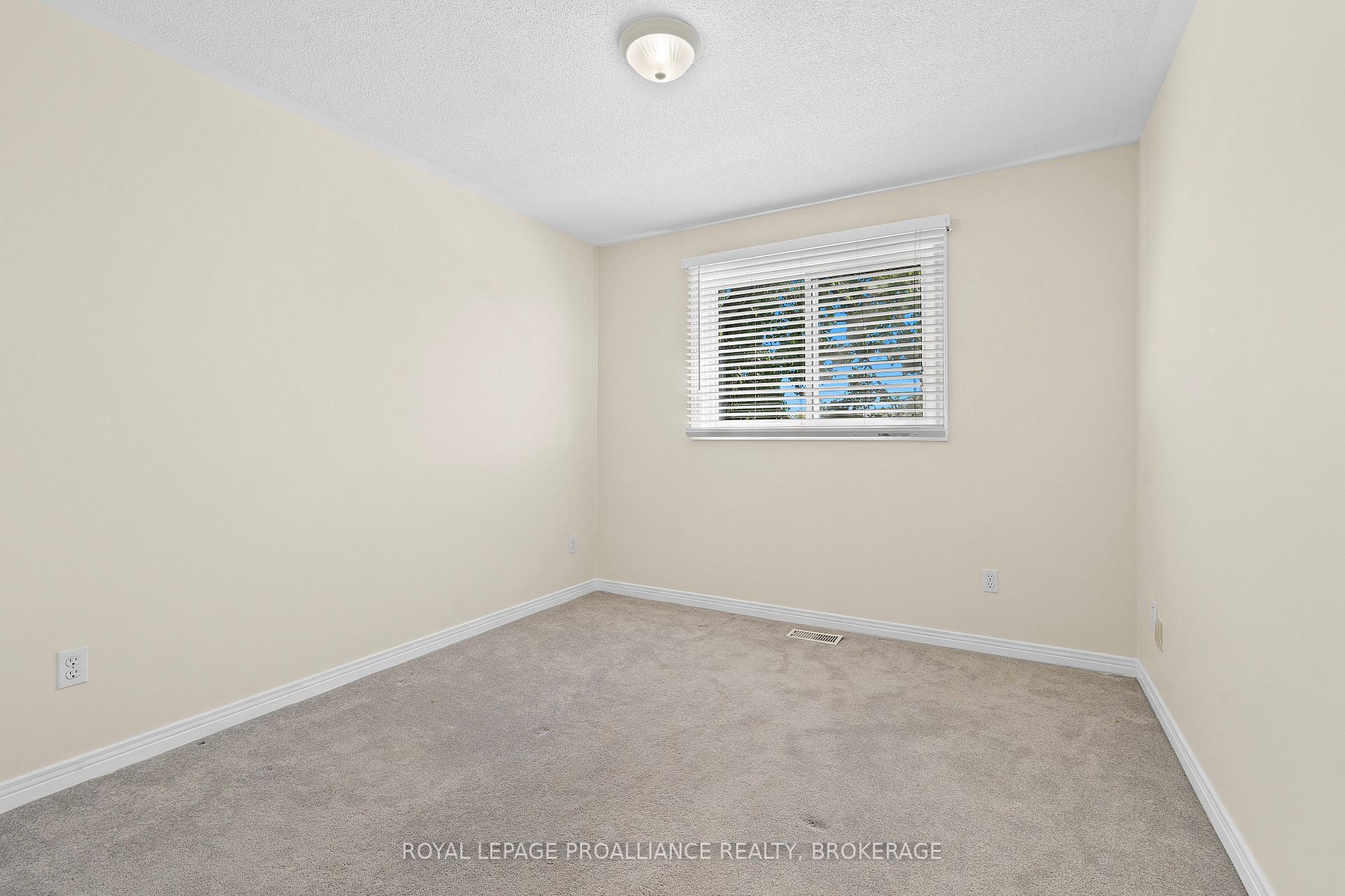Photo 25 of 50 Davey Crescent, Loyalist, Amherstview — HOMEH