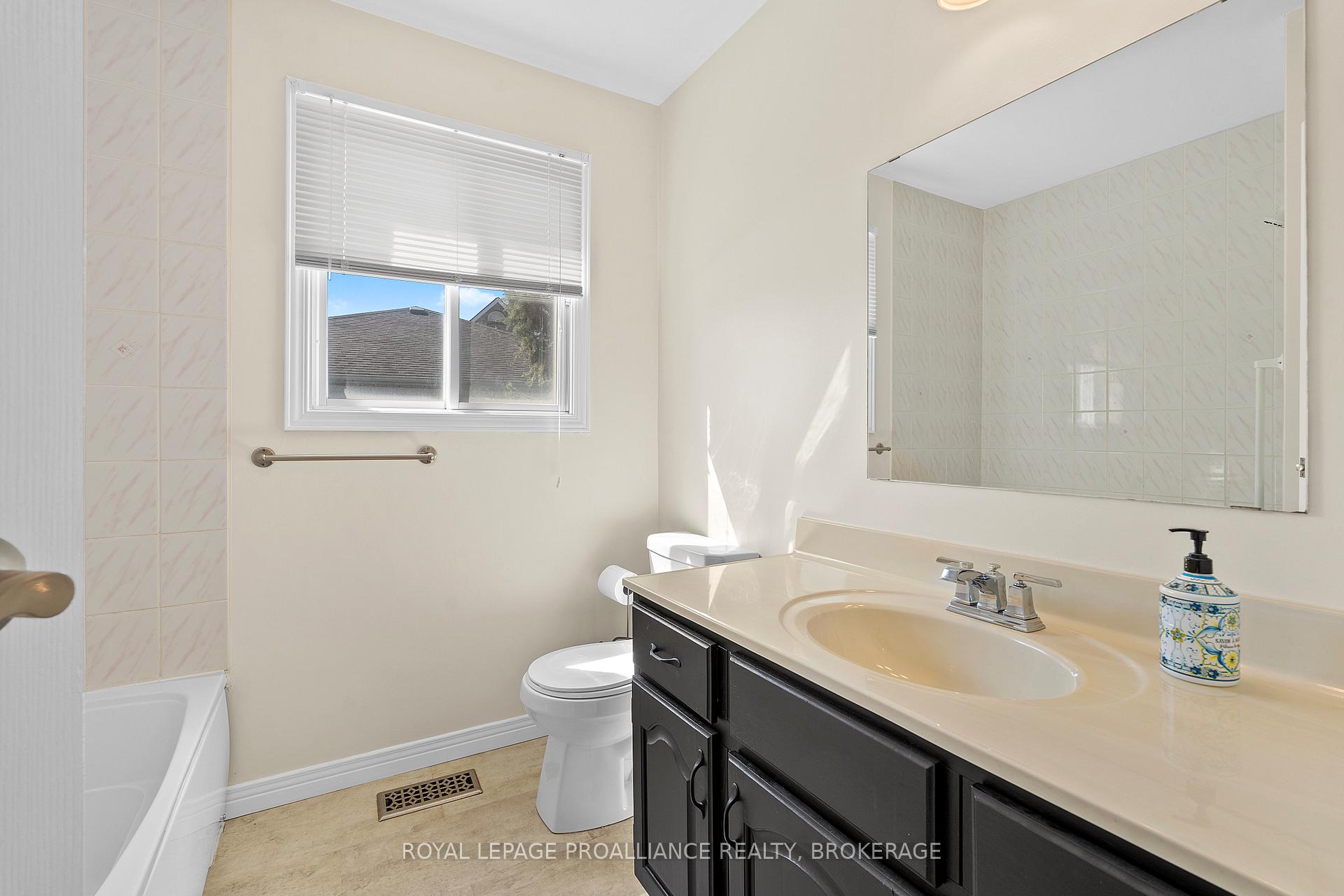 Photo 26 of 50 Davey Crescent, Loyalist, Amherstview — HOMEH