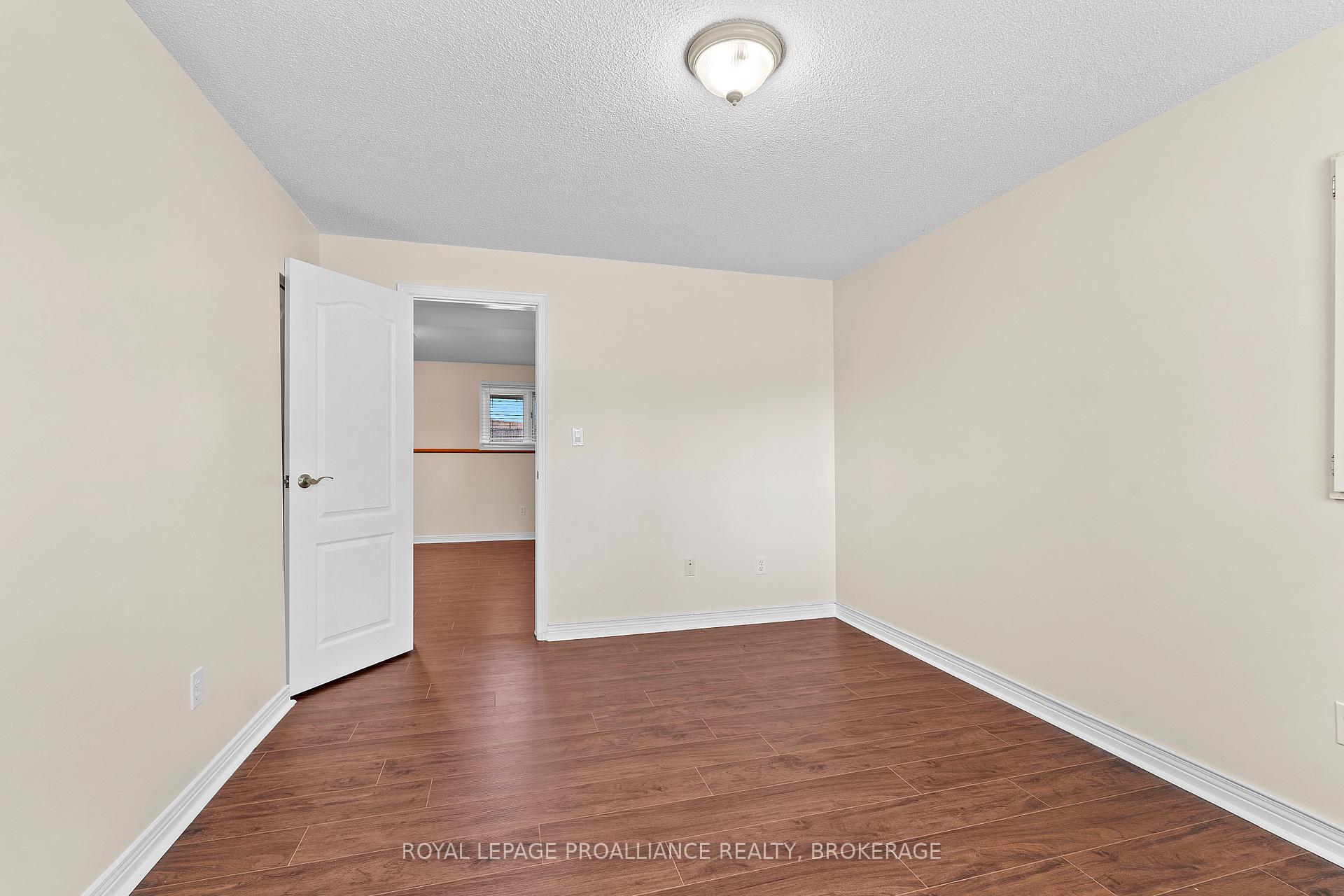 Photo 31 of 50 Davey Crescent, Loyalist, Amherstview — HOMEH