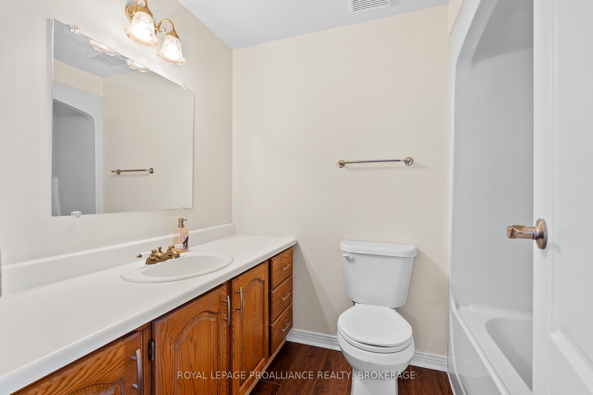 Photo 32 of 50 Davey Crescent, Loyalist, Amherstview — HOMEH