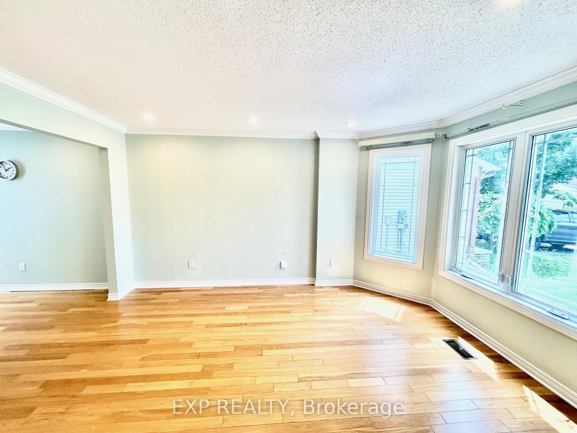 Photo 4 of 135 Picasso Drive, Ottawa, Hunt Club Park — HOMEH