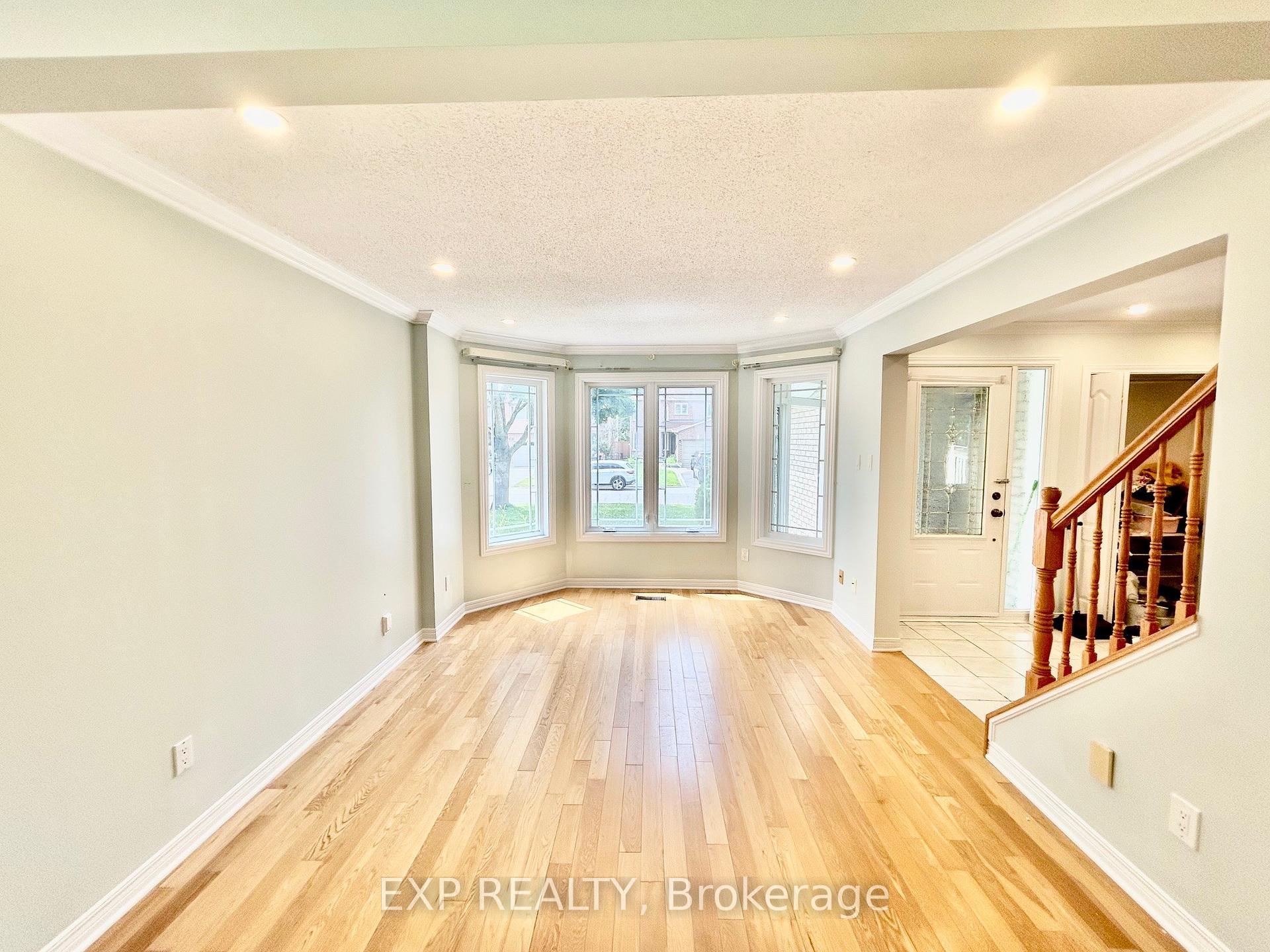 Photo 5 of 135 Picasso Drive, Ottawa, Hunt Club Park — HOMEH