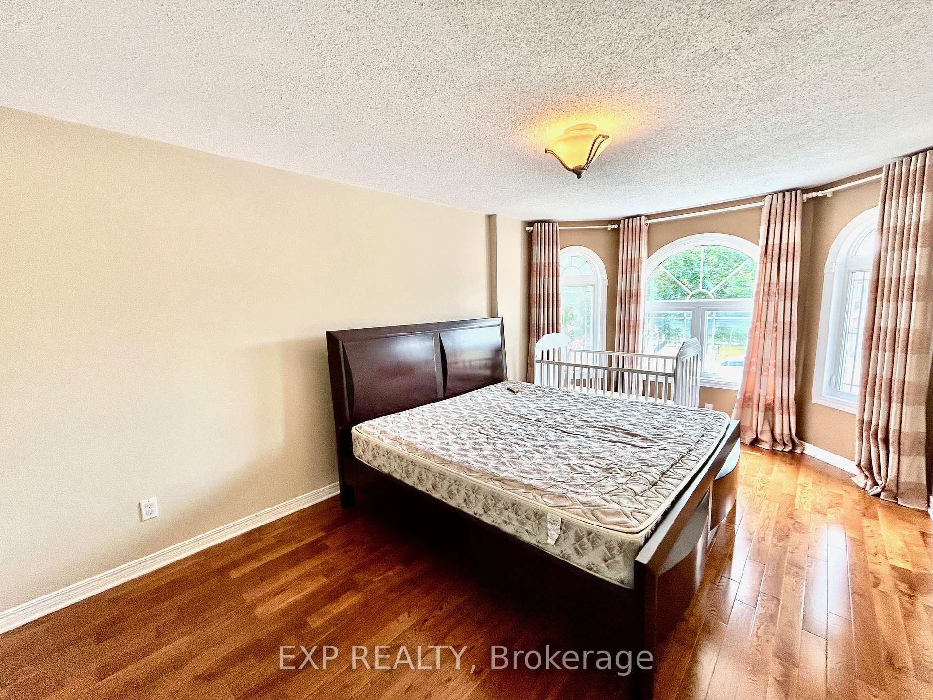 Photo 28 of 135 Picasso Drive, Ottawa, Hunt Club Park — HOMEH